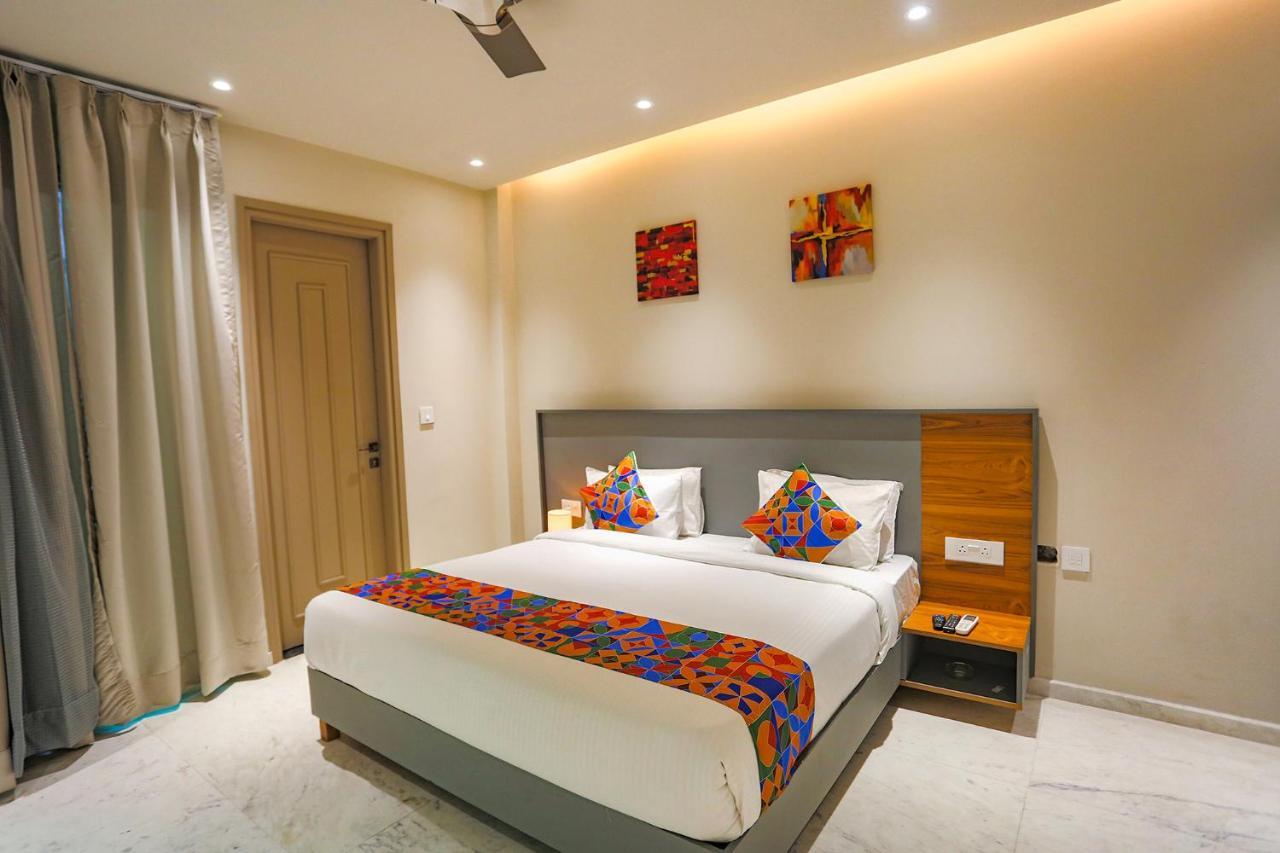 Fabhotel Clarks Suites Noida Exterior photo