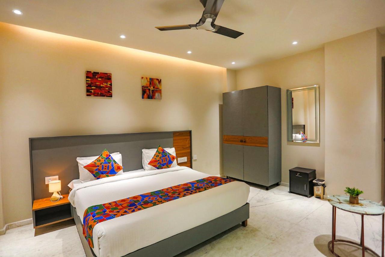 Fabhotel Clarks Suites Noida Exterior photo