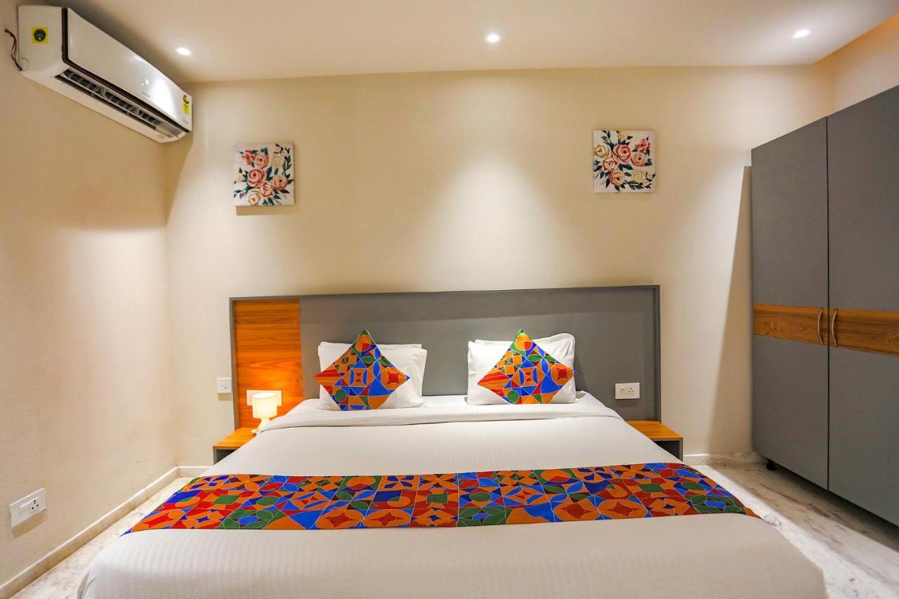 Fabhotel Clarks Suites Noida Exterior photo