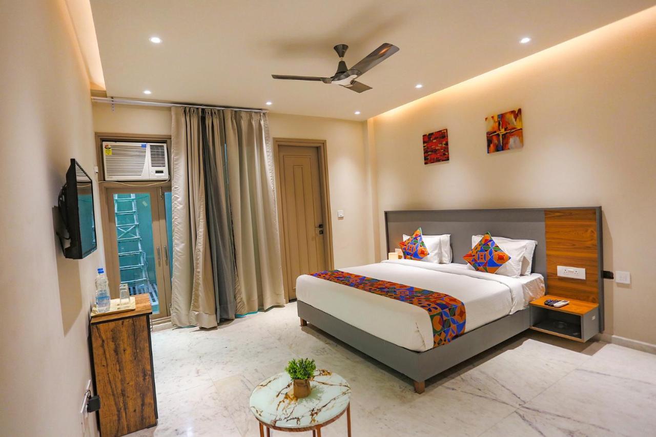 Fabhotel Clarks Suites Noida Exterior photo