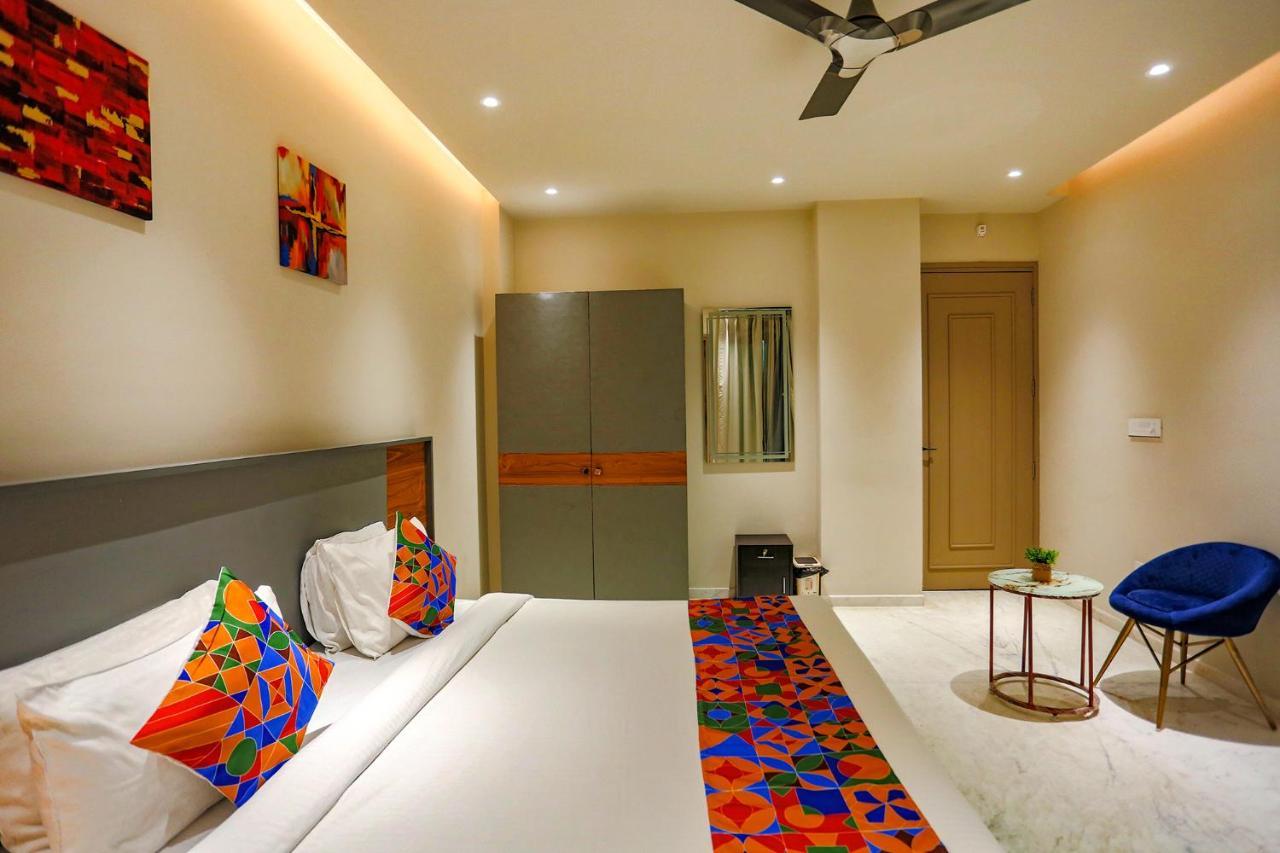 Fabhotel Clarks Suites Noida Exterior photo