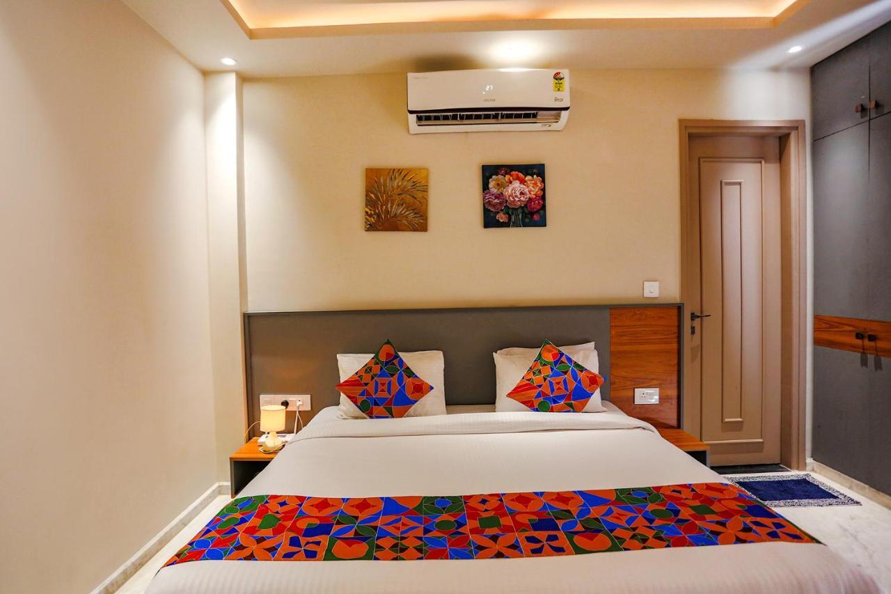 Fabhotel Clarks Suites Noida Exterior photo