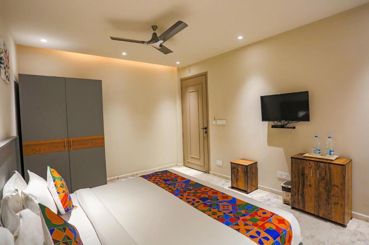 Fabhotel Clarks Suites Noida Exterior photo
