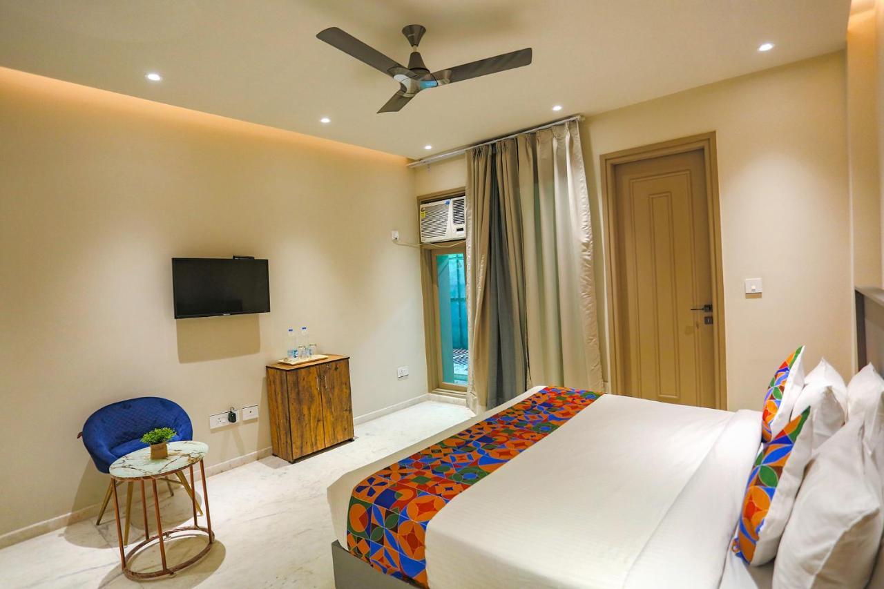 Fabhotel Clarks Suites Noida Exterior photo