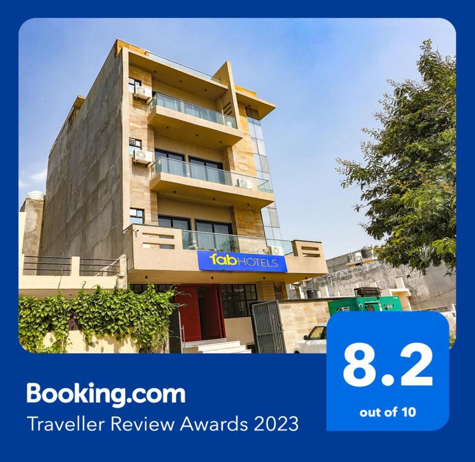 Fabhotel Clarks Suites Noida Exterior photo
